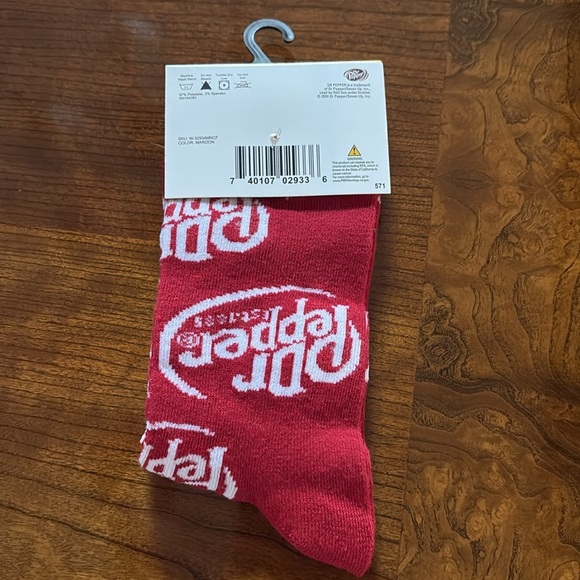 Dr Pepper novelty men’s women’s unisex Red Crew Socks  NWT - Picture 2 of 4